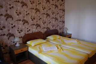 Гостевой дом Byala Rada Complex Здравец Двухместный номер с 2 отдельными кроватями-2